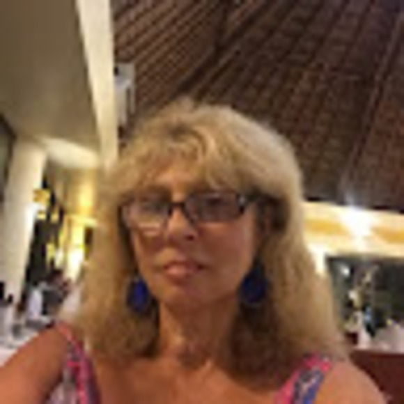 Profile Picture of Elena Feygin (@efeya) on Poshmark