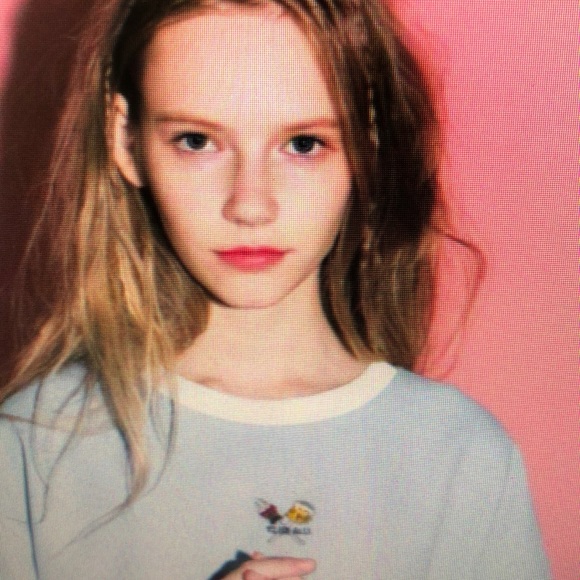 Profile Picture of Haley Louisa (@dvveyyv) on Poshmark