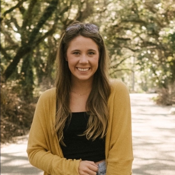 Profile Picture of Allie Brodnax (@allie_brodnax) on Poshmark
