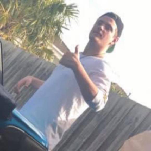 Profile Picture of Luke James (@lukebarton) on Poshmark