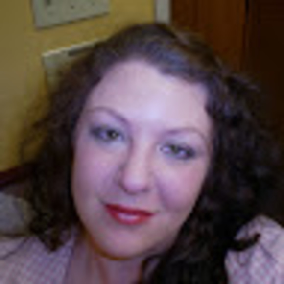 Profile Picture of Nikki Lorimer (@nikki_lorimer) on Poshmark