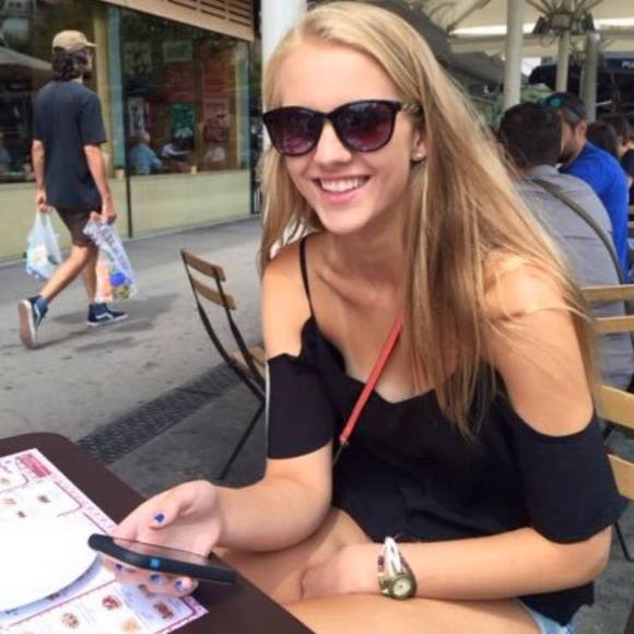 Profile Picture of Loryn Timian (@ltimian) on Poshmark