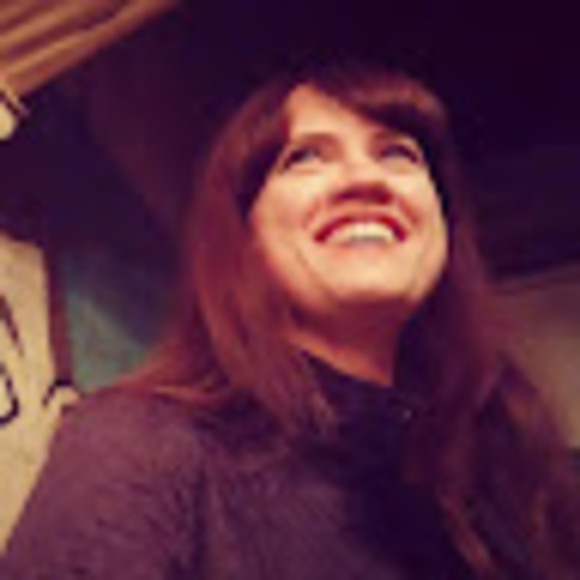 Profile Picture of Kelly Minahan (@kbphysics) on Poshmark