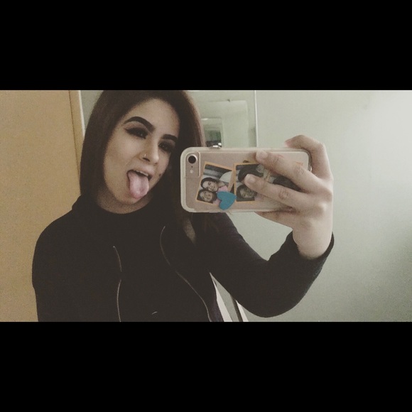 Profile Picture of Guadalupe Perez (@loops92) on Poshmark