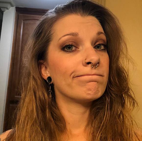 Profile Picture of Penny Ruwe (@bugsquirt88) on Poshmark