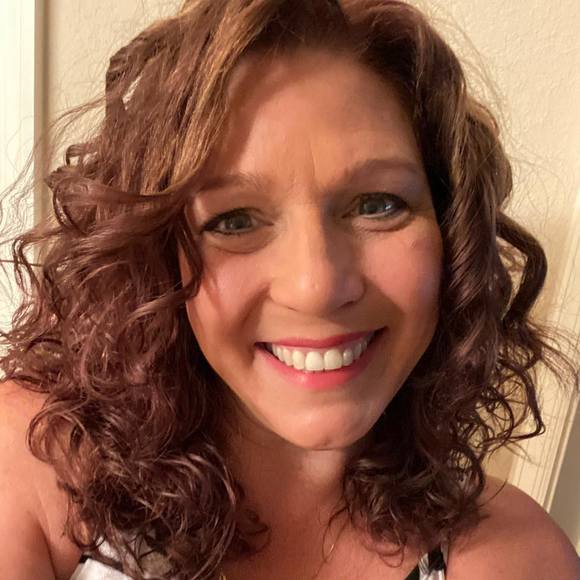 Trish Vanhoozer - Poshmark Profile Picture of Trish Vanhoozer (@trishvanhoozer) on Poshmark