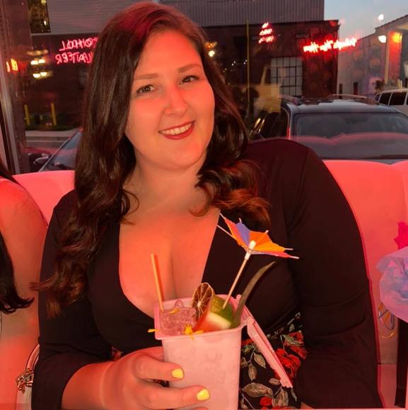 Profile Picture of Sarah Kinsey (@kinseys14) on Poshmark