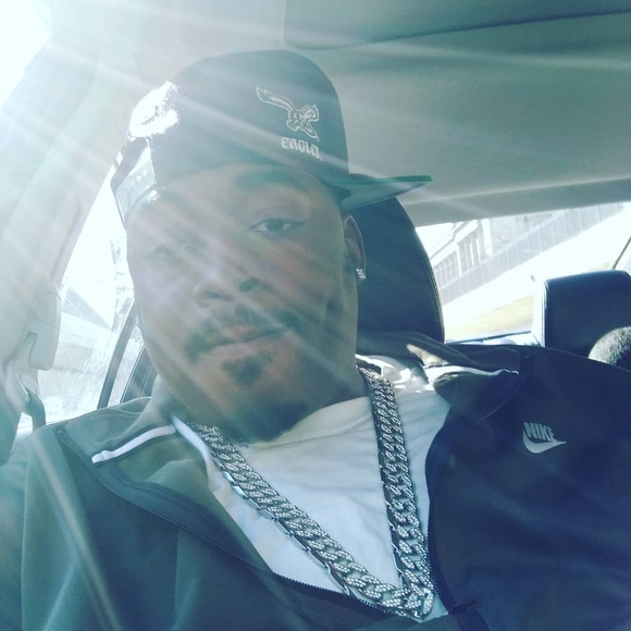 Profile Picture of Vincent Peterson (@flizzy_27) on Poshmark