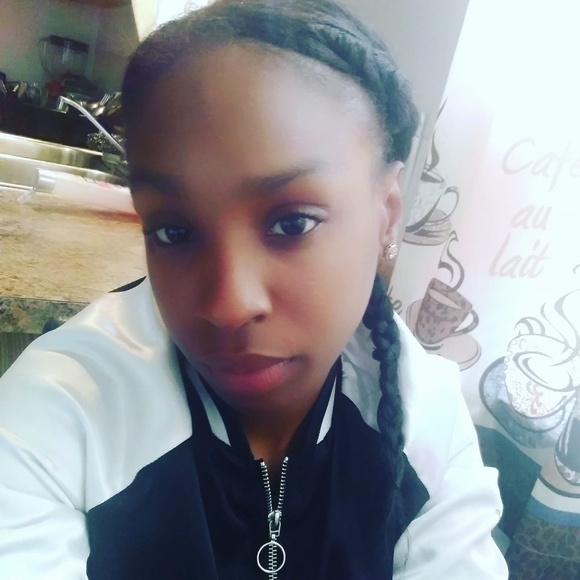 Profile Picture of Kenitha Currie (@paris12love123) on Poshmark