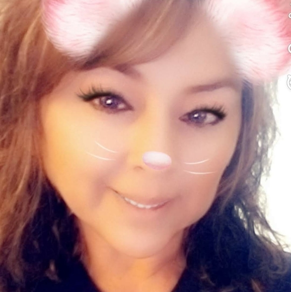 Profile Picture of Annette Bosquez (@bosquez575) on Poshmark