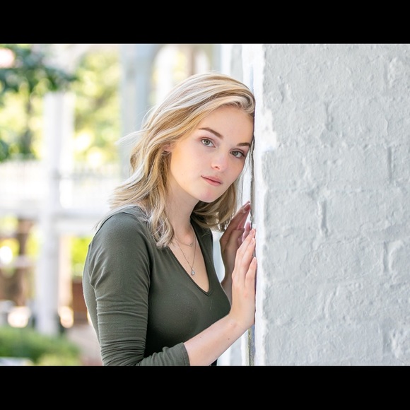 Leah Eshelman - Poshmark Profile Picture of Leah Eshelman (@lea6h) on Poshmark