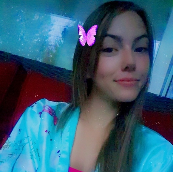 Profile Picture of Emily Harcus (@emilyh060) on Poshmark