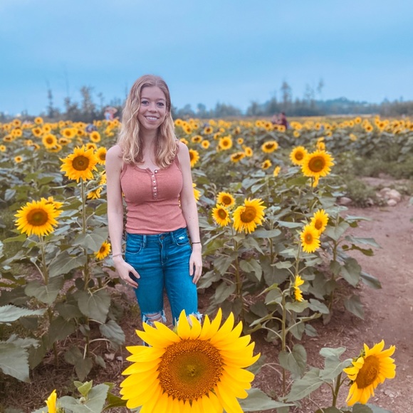 Profile Picture of Taylor Stroemple (@tstroemp) on Poshmark