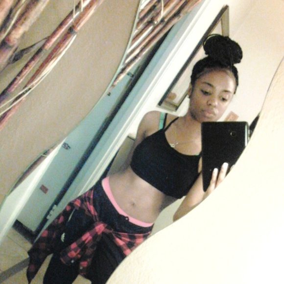 Profile Picture of Rokayla Mozee (@yeahthatsro) on Poshmark