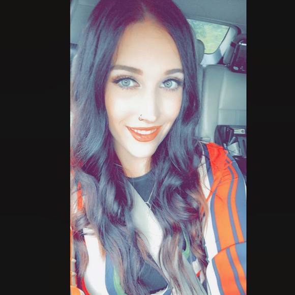 Profile Picture of Kalyn Shangraw (@kalyn_s) on Poshmark