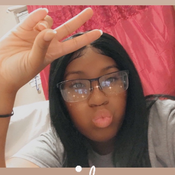 Profile Picture of Amber Nabors (@amber_nabors) on Poshmark