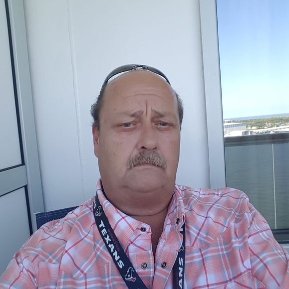 Profile Picture of Jeff Cowart (@jeffcowart) on Poshmark