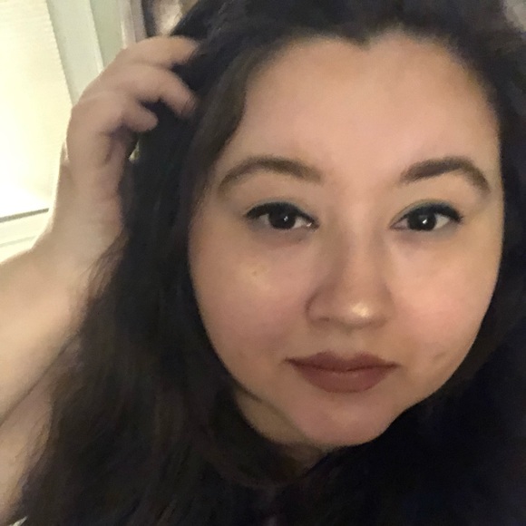 Profile Picture of Lana Leavis (@xoxlana1) on Poshmark