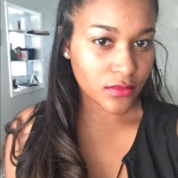 Profile Picture of Ariah Lindblade (@aserene) on Poshmark