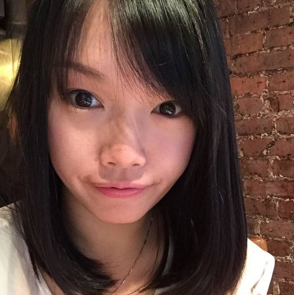 Profile Picture of Joyce Chiu (@joyceqqoo) on Poshmark