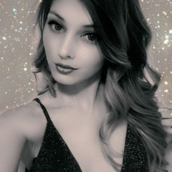 Profile Picture of Aly Feagins (@alysonfeagins) on Poshmark