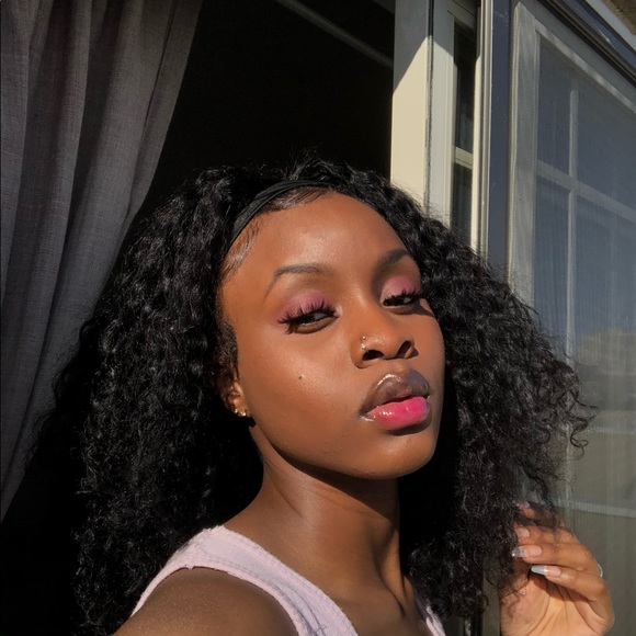 Profile Picture of Keriana Albert (@kerianaalbert) on Poshmark