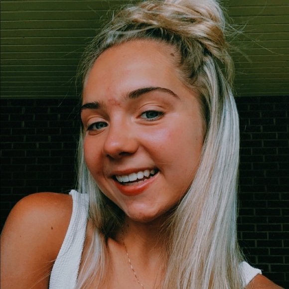 Profile Picture of Carlie Adkins (@carlieadkins686) on Poshmark