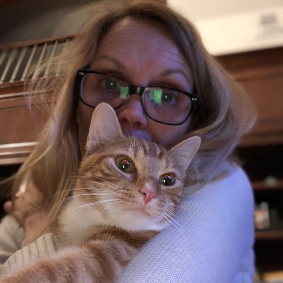 Profile Picture of Shari Kempf (@shaekempf) on Poshmark