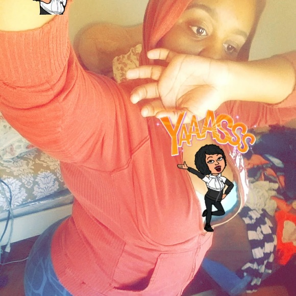 Profile Picture of Rose Caidor (@rose_caidor) on Poshmark