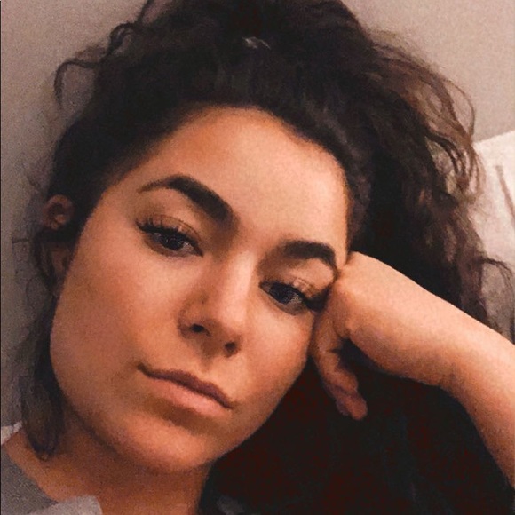 Profile Picture of Alexia Siegle (@sieglealexia) on Poshmark