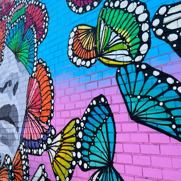 Profile Picture of Julie Sarrelangue (@juliesarre) on Poshmark