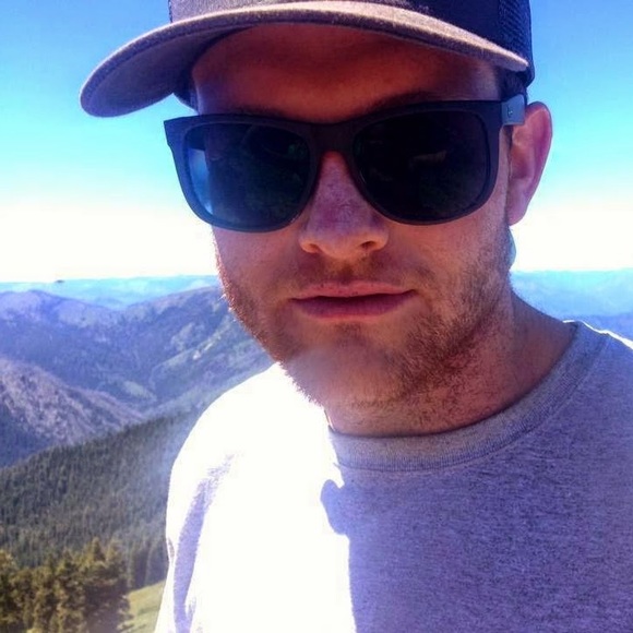 Ryan Hitzler - Poshmark Profile Picture of Ryan Hitzler (@ryanhitzler) on Poshmark