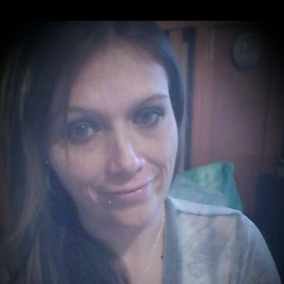 Profile Picture of April Neal (@april342015) on Poshmark