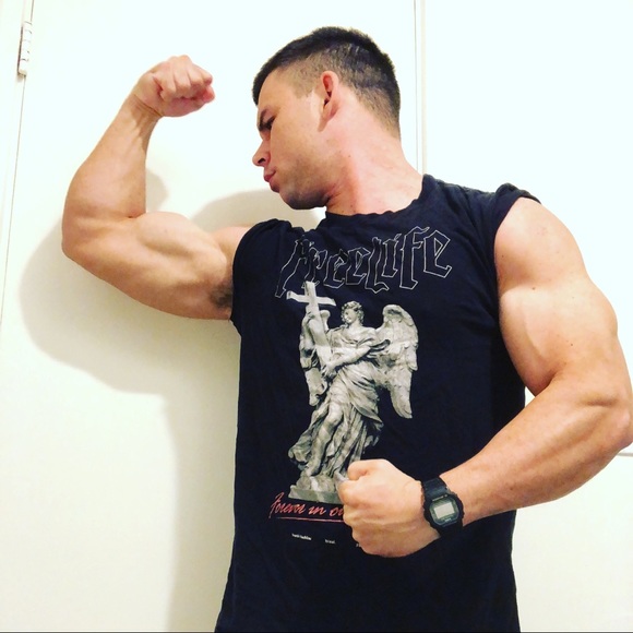 Profile Picture of James Tizon (@mstrjames1) on Poshmark