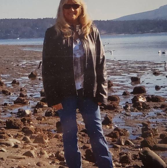 Debbie Blackshere - Poshmark Profile Picture of Debbie Blackshere (@deb50blackshere) on Poshmark