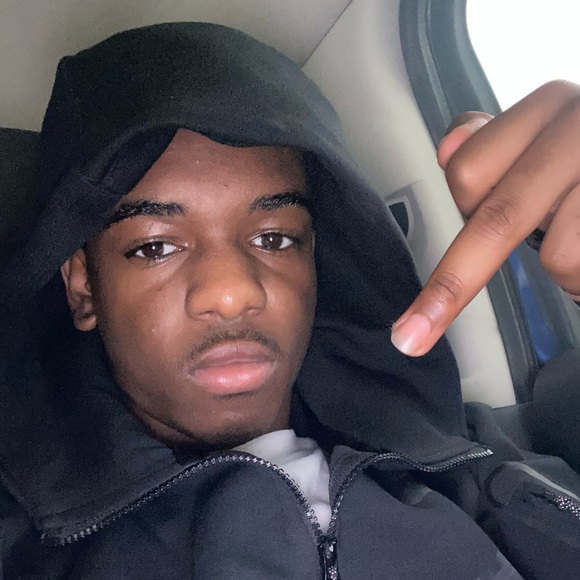 Profile Picture of Irv Irv (@irv_irv) on Poshmark