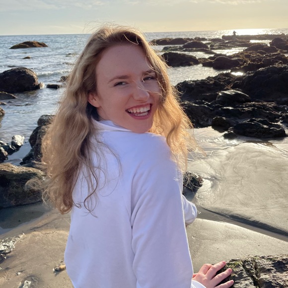 Profile Picture of Sarah Chabin (@sarahchabin) on Poshmark