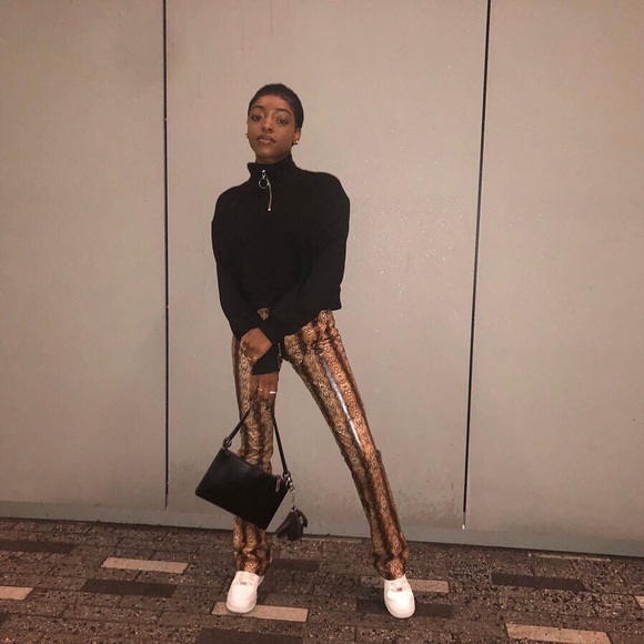 Profile Picture of Chloe Mckay (@heychloe15) on Poshmark