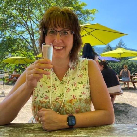 Profile Picture of Cherie Cleemoff (@ccleemoff21) on Poshmark