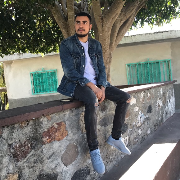 Profile Picture of Jose Cahue (@josecahue) on Poshmark
