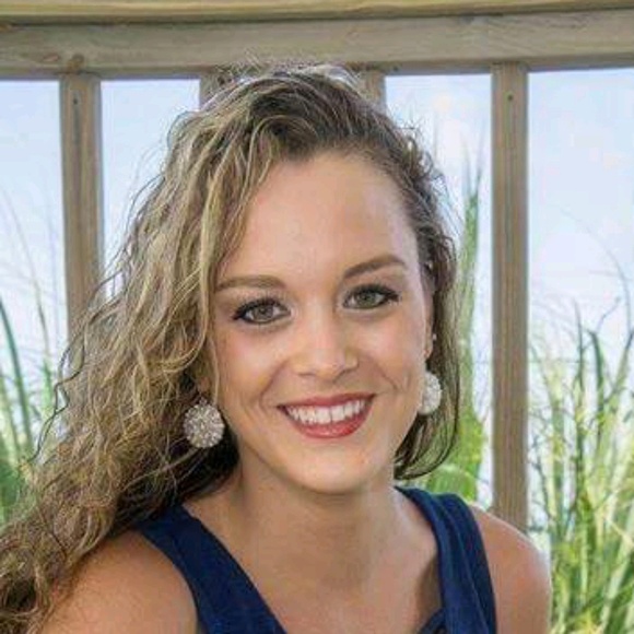 Profile Picture of Raney Besore (@rbesore8) on Poshmark