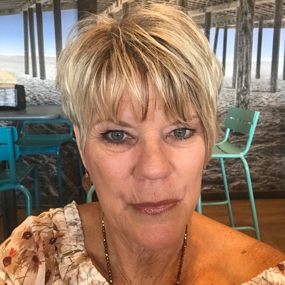 Profile Picture of Deborah Bates aiassa (@daiassa4) on Poshmark