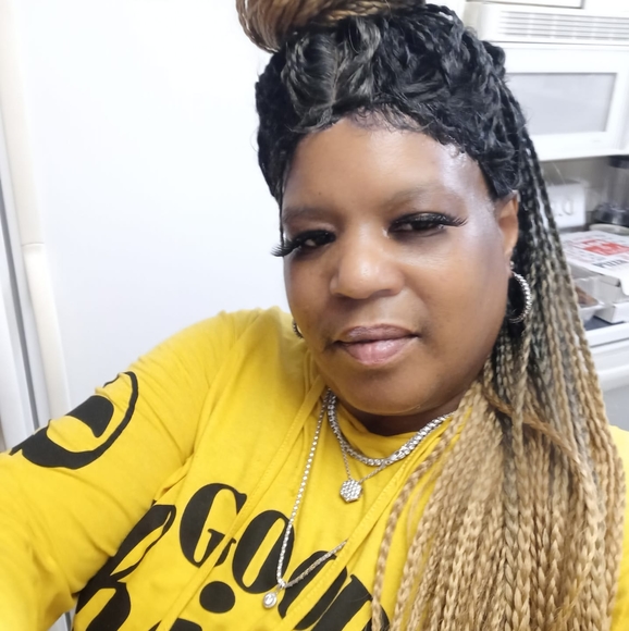 Sharita Sharita - Poshmark Profile Picture of Sharita Sharita (@sharita_sharita) on Poshmark