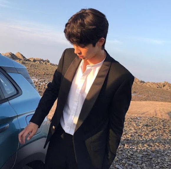 Jueun Jung - Poshmark Profile Picture of Jueun Jung (@jejung030313) on Poshmark