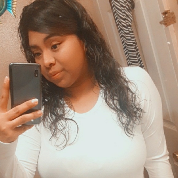 Profile Picture of Marivel Garza (@marivelgarza542) on Poshmark