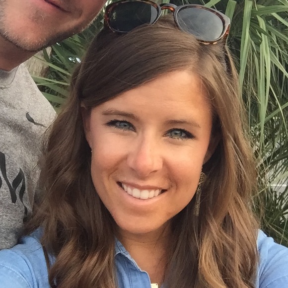Profile Picture of Ashley Mandell (@ashleymandell) on Poshmark