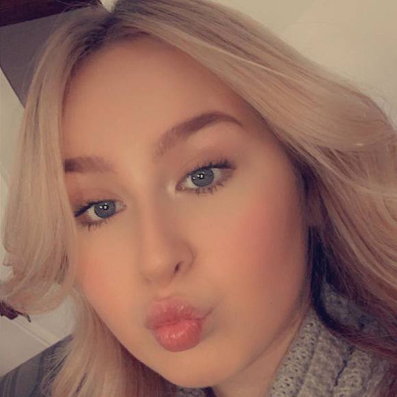 Profile Picture of Laina Brown (@lainab14) on Poshmark