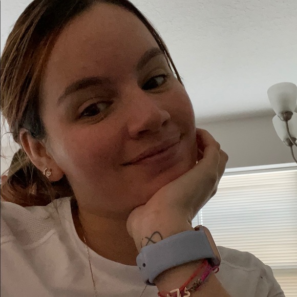 Amapola R - Poshmark Profile Picture of Amapola R (@andrea_riera) on Poshmark