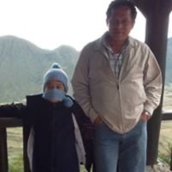 Profile Picture of Carlos Daza (@dazaaugust) on Poshmark