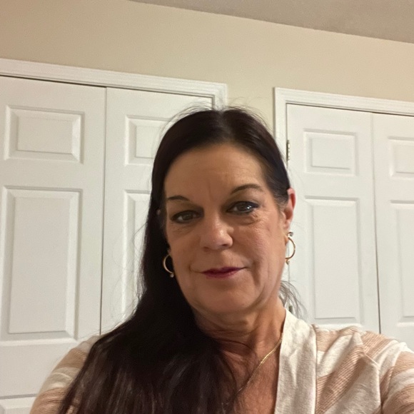 Profile Picture of Dia Lalley (@diakalley) on Poshmark